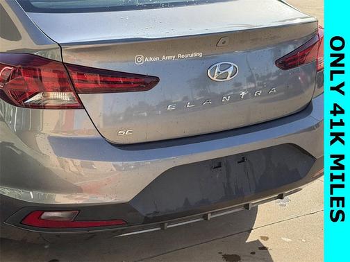 2019 Hyundai ELANTRA SE