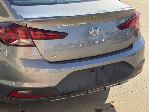 2019 Hyundai ELANTRA SE