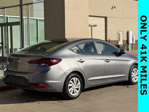 2019 Hyundai ELANTRA SE