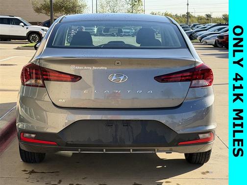 2019 Hyundai ELANTRA SE