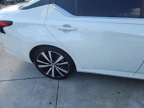 2021 Nissan Altima SR FWD