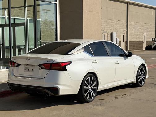 2021 Nissan Altima SR FWD