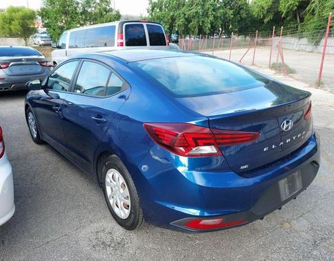 2019 Hyundai ELANTRA SE