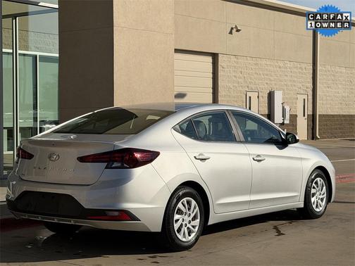 2019 Hyundai ELANTRA SE