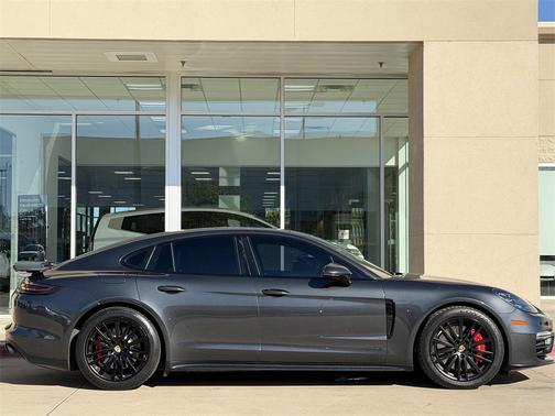 2019 Porsche Panamera GTS