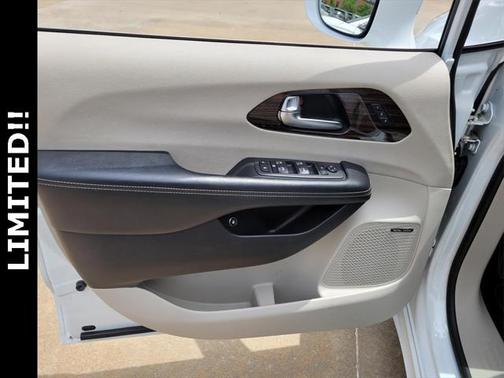 2022 Chrysler Pacifica Hybrid Limited