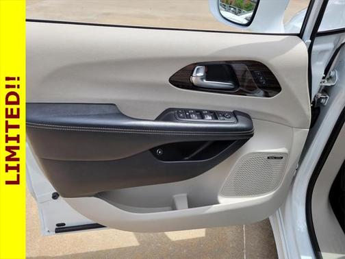 2022 Chrysler Pacifica Hybrid Limited