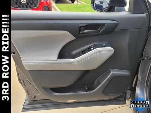 2020 Toyota Highlander LE