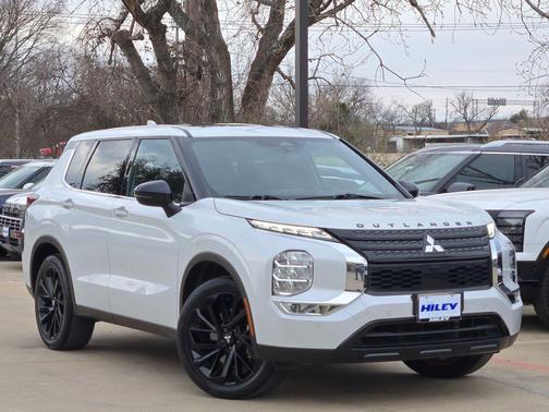 2022 Mitsubishi Outlander Black Edition 2WD