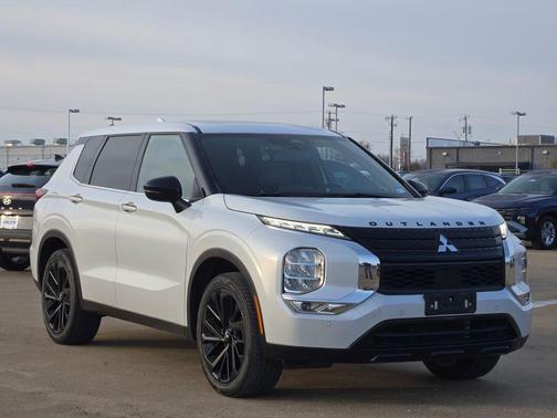 2022 Mitsubishi Outlander Black Edition 2WD