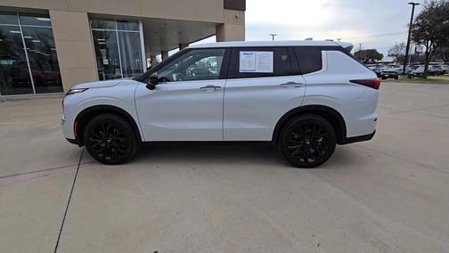 2022 Mitsubishi Outlander Black Edition 2WD