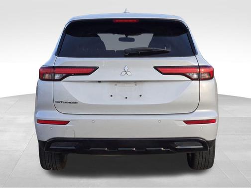 2022 Mitsubishi Outlander Black Edition 2WD