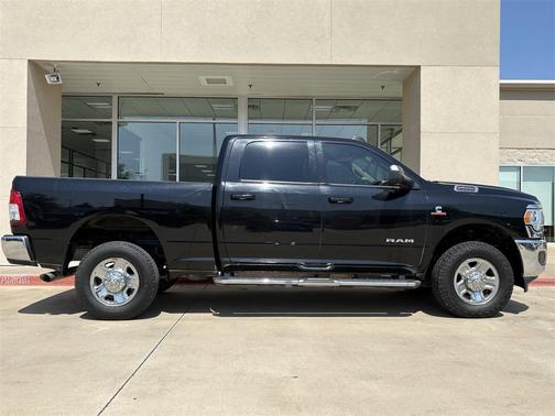 2020 RAM 2500 Big Horn Crew Cab 4X4 6'4' Box