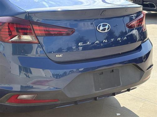2019 Hyundai ELANTRA SE