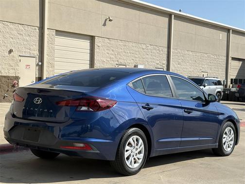 2019 Hyundai ELANTRA SE