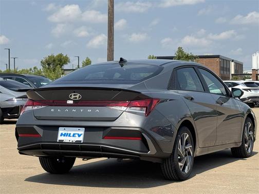 2025 Hyundai ELANTRA Sport