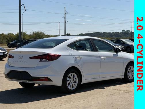 2019 Hyundai ELANTRA SE
