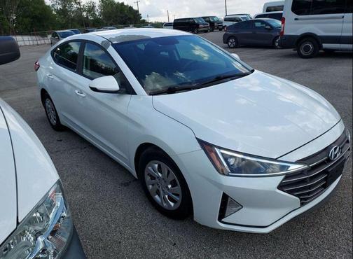 2019 Hyundai ELANTRA SE
