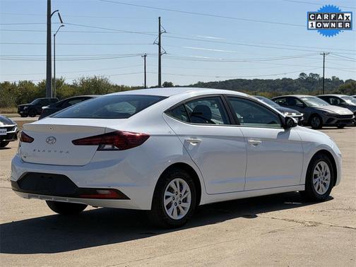 2019 Hyundai ELANTRA SE
