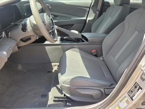2021 Hyundai ELANTRA SE
