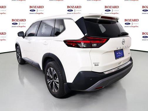 Pearl White Tricoat 2021 Nissan Rogue SV