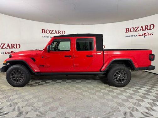 Firecracker Red Clearcoat 2024 Jeep Gladiator Sport S
