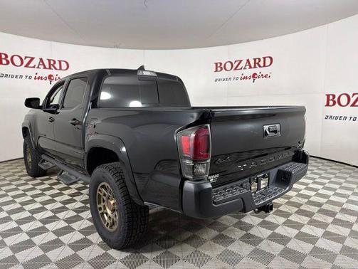 Midnight Black Metallic 2018 Toyota Tacoma SR5