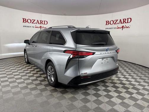 2023 Toyota Sienna Limited 7-Passenger