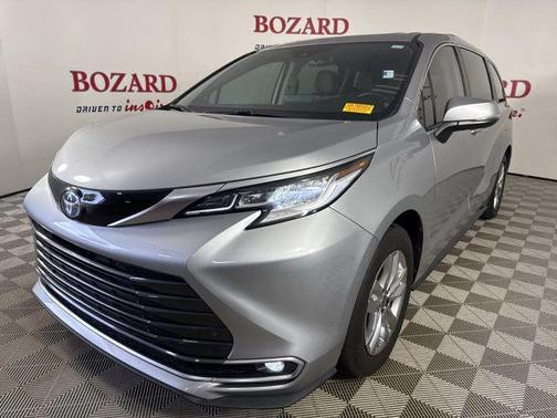 2023 Toyota Sienna Limited 7-Passenger