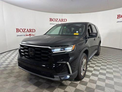 Crystal Black Pearl 2023 Honda Pilot 2WD EX-L 8 Passenger