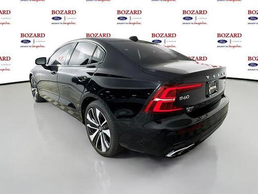 2022 Volvo S60 T5 Momentum