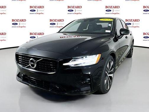 2022 Volvo S60 T5 Momentum