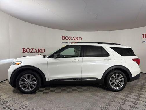 Star White Metallic Tri-Coat 2023 Ford Explorer XLT