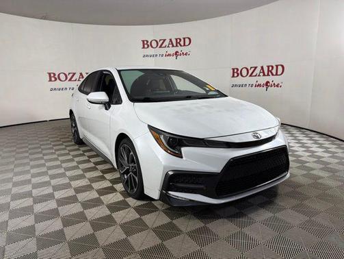 Pearl 2022 Toyota Corolla SE