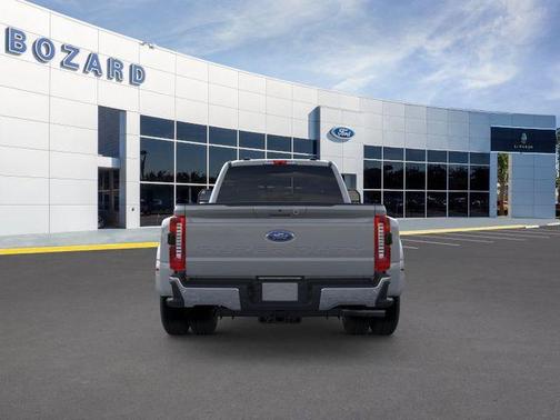 Avalanche 2026 Ford F-350 Lariat