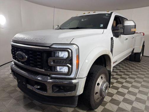 Oxford White 2023 Ford F-450 Lariat