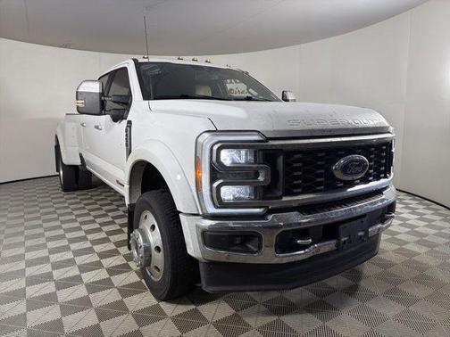 Oxford White 2023 Ford F-450 Lariat