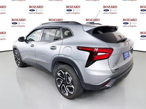 Sterling Gray Metallic 2024 Chevrolet Trax FWD 2RS