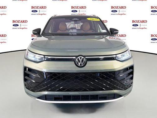 Avocado Green w/Deep Black Roof 2025 Volkswagen Tiguan 2.0T SEL R-Line 4MOTION