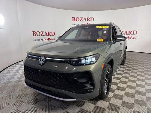 Avocado Green w/Deep Black Roof 2025 Volkswagen Tiguan 2.0T SEL R-Line 4MOTION