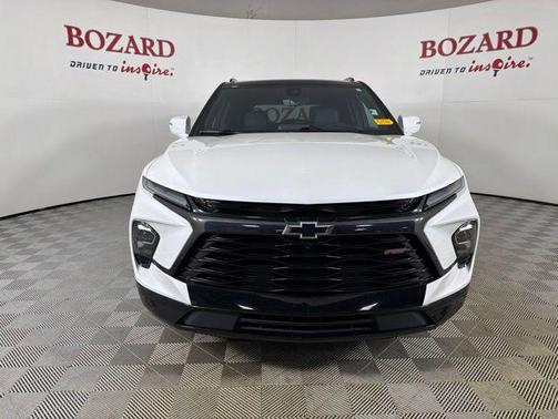 Iridescent Pearl Tricoat 2023 Chevrolet Blazer RS