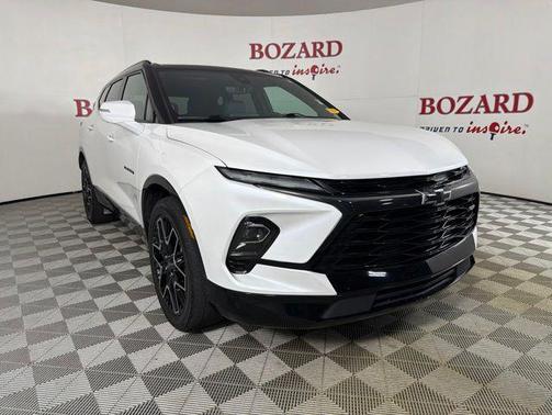 Iridescent Pearl Tricoat 2023 Chevrolet Blazer RS