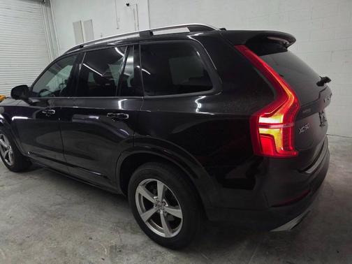Onyx Black Metallic 2017 Volvo XC90 T5 Momentum