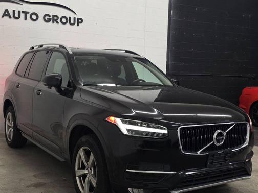 Onyx Black Metallic 2017 Volvo XC90 T5 Momentum