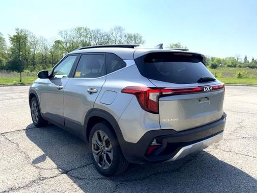 Steel Gray 2024 Kia Seltos S