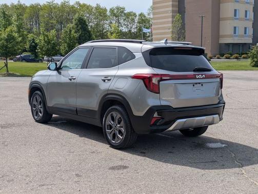 Steel Gray 2024 Kia Seltos S