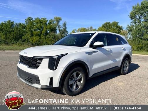 White Pearl 2025 Kia Sorento LX