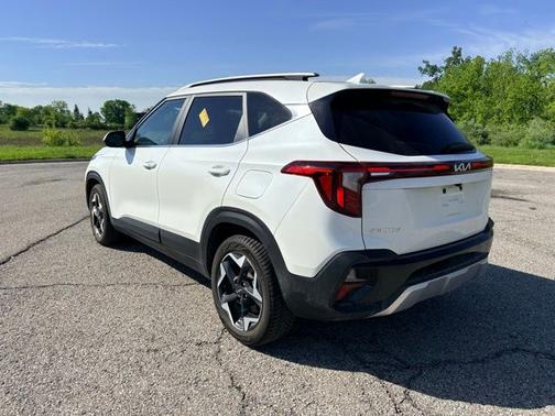 Snow White Pearl 2024 Kia Seltos EX