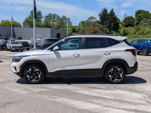 Snow White Pearl 2024 Kia Seltos EX