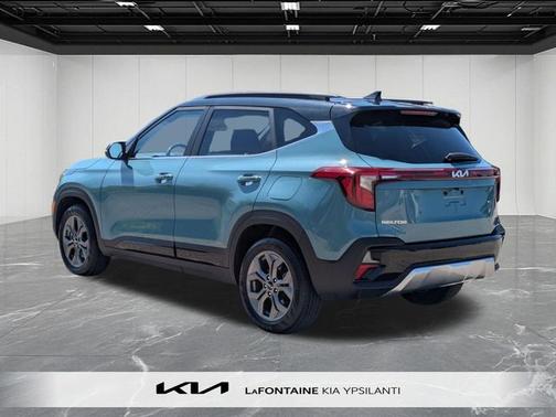Blue / Black 2024 Kia Seltos S